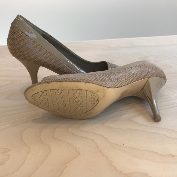 Beige peep toe heels - Picture 3 of 3